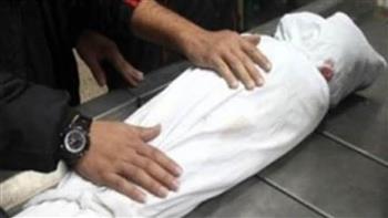 مصرع طفلة رضيعة سقطت من الطابق الثاني في قنا