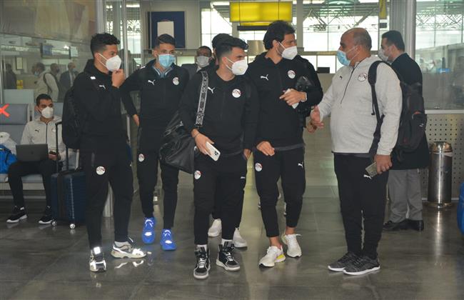 وزير الرياضة يتابع مع سفير مصر بالكاميرون أحوال بعثة المنتخب الوطني 