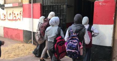 توافد الطلاب على المدارس في أول أيام الدراسة بالغربية