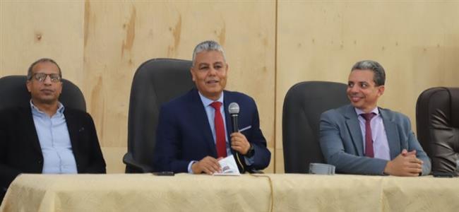 «غرباوي» يلتقي اعضاء هيئة التدريس بكلية العلوم بجامعة جنوب الوادى 
