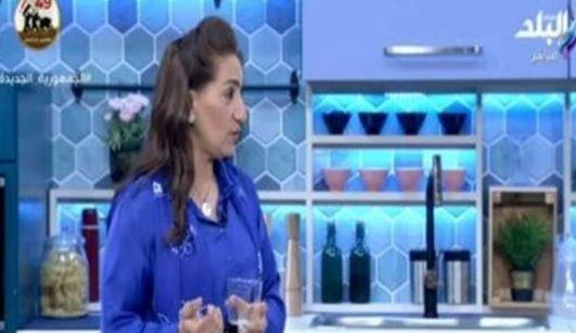 خبيرة الاتيكيت سلمى عفيفي توضح طريقة تناول الأسماك في العزمات