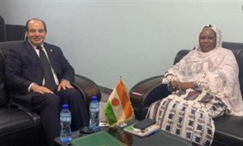   السفير المصري يلتقي مع وزيرة البيئة النيجرية لتنسيق مشاركة النيجر في مؤتمر المناخ  