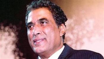 مؤلف كتاب أحمد زكي 86: لن أتواصل مع أسرة الراحل ولم أسيء لتاريخه..فيديو