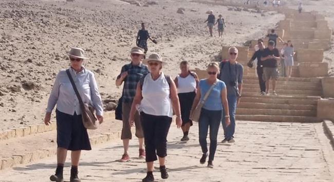 وفد سياحى من ألمانيا و انجلترا يزور منطقة بنى حسن الأثرية بالمنيا