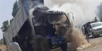   السيطرة على حريق بسيارة نقل محملة بالأقطان في أخميم بسوهاج