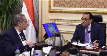   رئيس الوزراء يتابع مع رئيس هيئة الدواء المصرية ملفات العمل