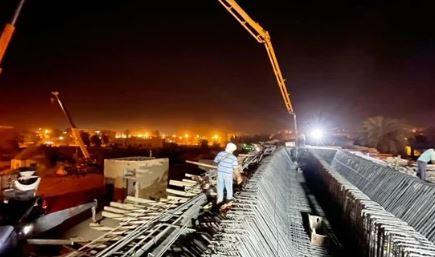 محافظ أسوان يتابع أعمال تنفيذ كوبرى السيل العلوى للسيارات والمشاة