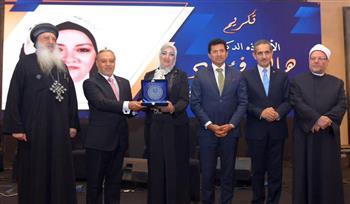 رئيس جامعة طنطا يكرم الطلاب المتميزين علميا ورياضيا خلال الحفل الختامي لليوبيل الذهبي 
