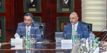رئيسا البريد والبورصة يبحثان سبل تعزيز التعاون المشترك