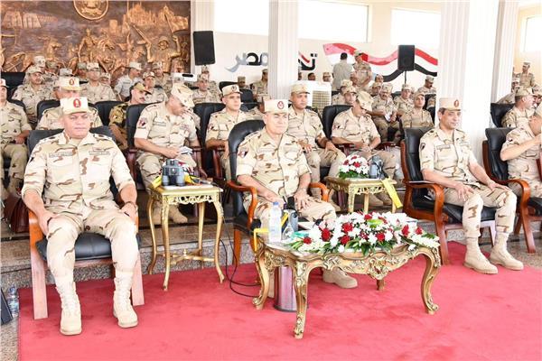 رئيس الأركان يشهد بياناً عملياً لمنظومة التأمين الكيميائي لإحدى وحدات المنطقة المركزية