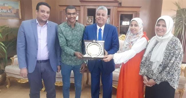 رئيس جامعة جنوب الوادي يستقبل فريق الفاو مودل بكلية الزراعة  