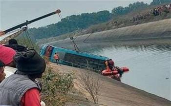   الهند: إنقاذ 40 سائحا عقب انهيار أحد الجسور بمنطقة شلالات 