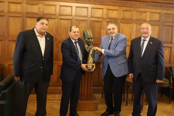 اتفاق لزيادة التبادل التجاري بين تجارية الإسكندرية وغرفة تونس