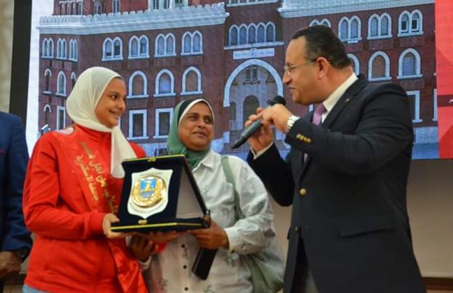 رئيس جامعة الإسكندرية يشهد افتتاح الملتقى الثاني لمبادرة «طلاب من أجل مصر»
