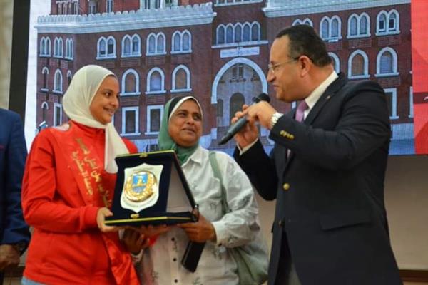 رئيس جامعة الإسكندرية يشهد افتتاح الملتقى الثاني لمبادرة «طلاب من أجل مصر»