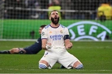 ريال مدريد يضرب برشلونة بثلاثية وينفرد بالصدارة