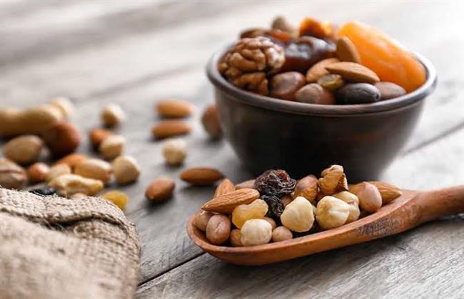 المكسرات والفواكه المجففة بديل مثالي للوجبات الخفيفة