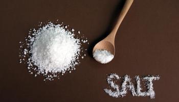   الزيادة في تناول الملح.. المسؤول الأول عن تثاقل الساقين