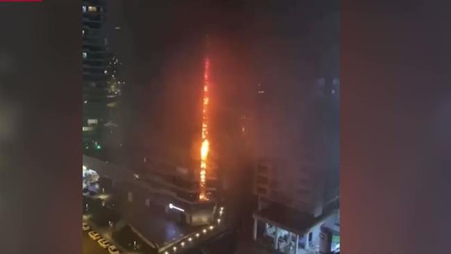 حريق ضخم يلتهم مبنى من 24 طابقًا في إسطنبول 