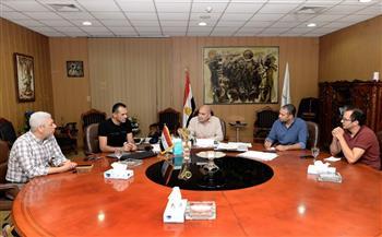 رئيس جامعة المنصورة يبحث ترتيبات التصميمات النهائية لنادي الجامعة