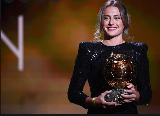 الإسبانية أليكسيا بوتياس لاعبة برشلونة تحصل على جائزة أفضل لاعبة لعام 2022