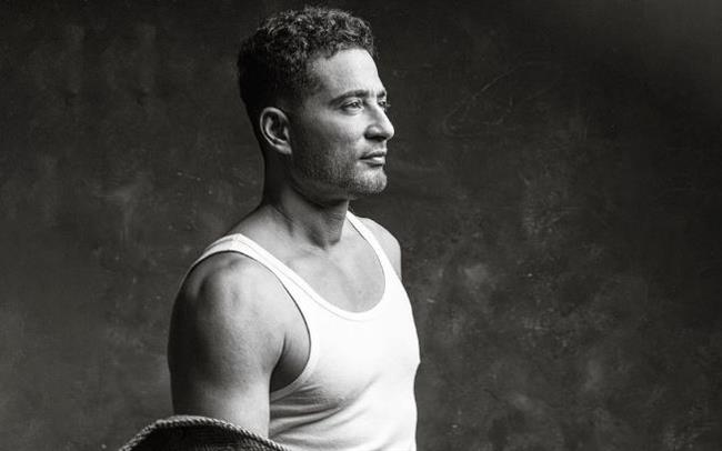 عمرو سعد يخطف الأنظار في أحدث جلسة تصوير 