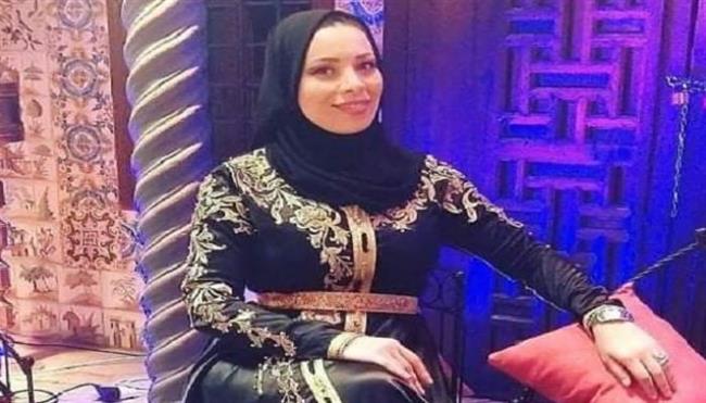 شبهت نفسها بـ محمد رمضان.. ما قصة مصممة الأزياء حفيظة بريكي المثيرة للجدل ؟ 