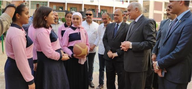 محافظ الجيزة يتابع انتظام العملية التعليمية بمدارس العمرانية والطالبية 