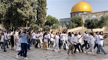   عشرات المستوطنين الإسرائيليين يقتحمون ساحات المسجد الأقصى