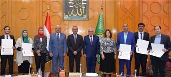 محافظ الإسماعيلية يستقبل محافظي السويس وبورسعيد ويعلن المشروعات الفائزة للمشروعات الخضراء الذكية 