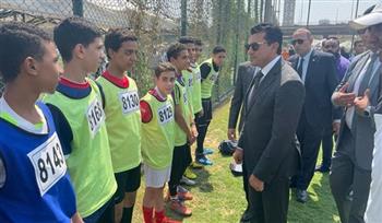   وزير الرياضة يشهد اختبارات المشاركين في مشروع "كابيتانو مصر" لاكتشاف الموهوبين في كرة القدم