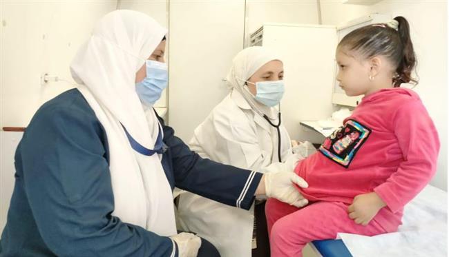 صحة المنيا تقدم الخدمات الطبية والعلاجية لـ  1336 حالة في قرية التحرير 