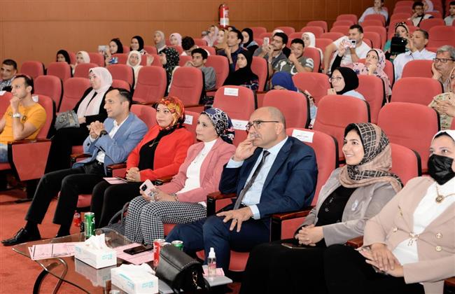ندوة بجامعة  المنصورة لتعزيز جهود العمل التطوعى لشباب الجامعات ضمن "حياة كريمة"
