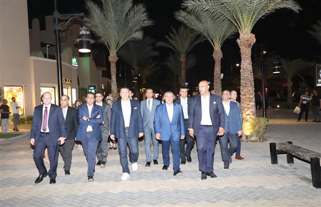 وزير السياحة ومحافظ البحر الأحمر يفتتحان مهرجان الداو الدولي للفنون بالغردقة