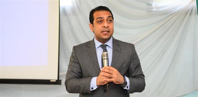 " حازم عمر " يشهد البرنامج التدريبي لتنمية وتطوير القدرات الرقمية التخصصية بقنا 