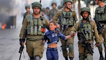   الاحتلال يعتقل ثمانية فلسطينيين.. واندلاع مواجهات بالقدس ونابلس