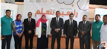 توزيع 30 شنطة مدرسية علي تلاميذ الأسر الأولى بالرعاية ضمن مبادرة  "راجعين نتعلم"