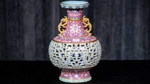   مزهرية صينية نادرة من القرن الـ 18 تباع بنحو 10 ملايين يورو