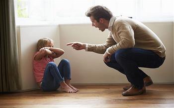 دراسة: المعاملة القاسية للأطفال تؤثر على الصحة العقلية