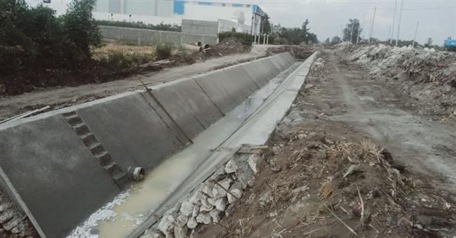 تبطين ترعة جنابية الأصلاب بمركز شبراخيت بتكلفة 5 مليون جنيه