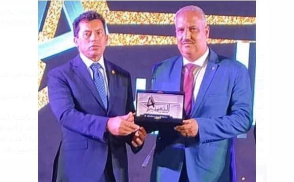 وزير الرياضة بجدد الثقة في «الصبروط»