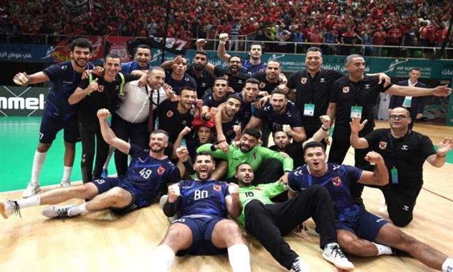 ديفيد ديفيز يصل القاهرة تمهيدًا لبدء مهمة قيادة رجال يد الأهلى
