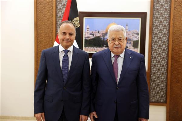 أبو مازن يتقبل أوراق اعتماد السفير المصري لدى فلسطين