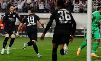آينتراخت فرانكفورت يفوز على بوروسيا مونشجلادباخ 3ـ1 في الدوري الألماني