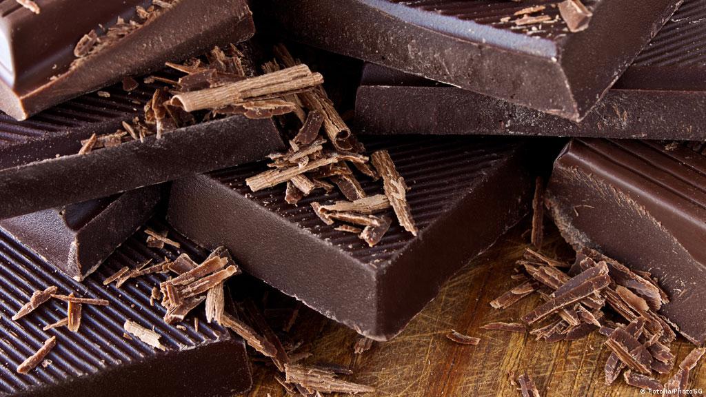 10 جرامات من الشوكولاتة تجعل الإنسان أكثر سعادة .. تفاصيل