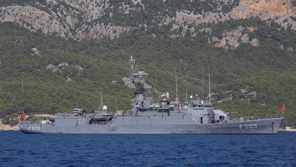 «الأناضول»: الجيش التركي يواصل اصطياد الألغام في البحر الأسود