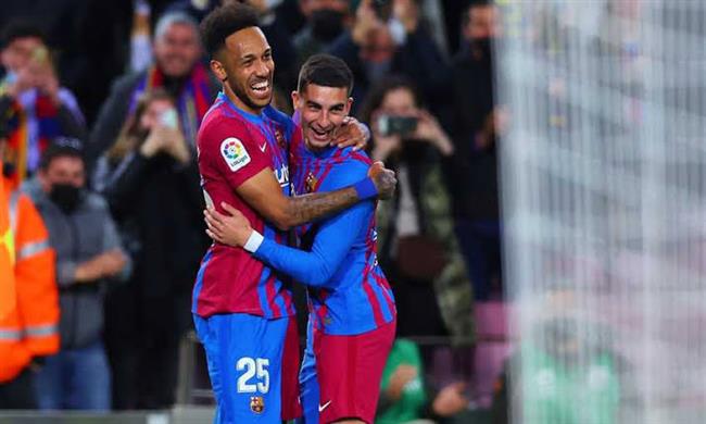 برشلونة يواصل ملاحقة ريال مدريد على قمة الليجا بالفوز على أتليتك بيلباو برباعية نظيفة