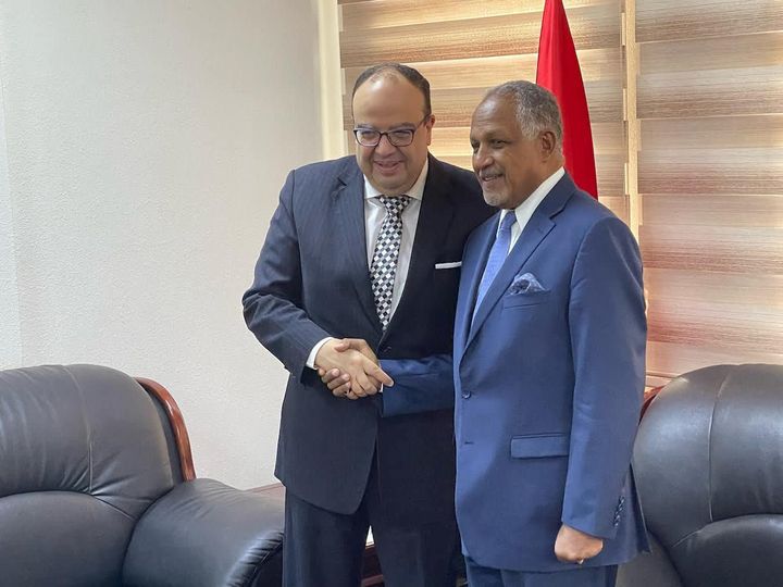 سفير مصر فى السودان يبحث سبل التعاون القضائي والقانوني مع الخرطوم