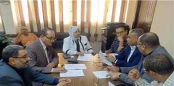 تكثيف المتابعة والإشراف الصحي والإداري على الوجبات الجافة والمطهية بمدارس قنا 