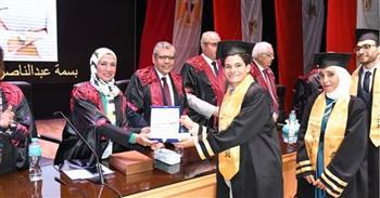 رئيس جامعة قناة السويس يشهد حفل تخريج الدُفعه الـ20 لكلية طب الأسنان 
